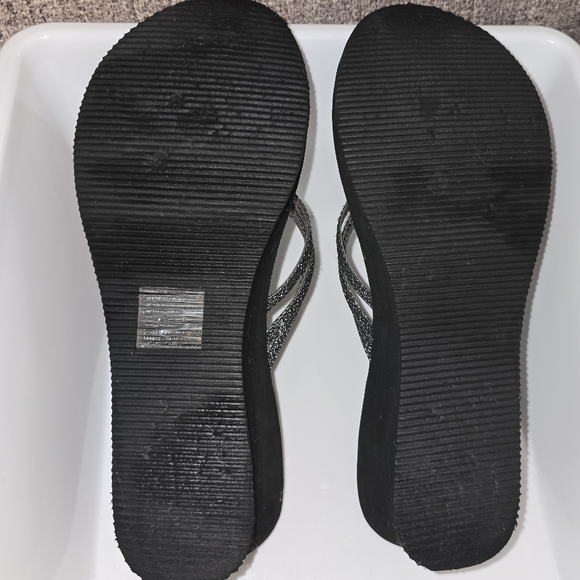 Candies: Braided, Strappy Wedge Thong Sandals, Black w/Silvery Bling, Size: 9/10 - Picture 5 of 11